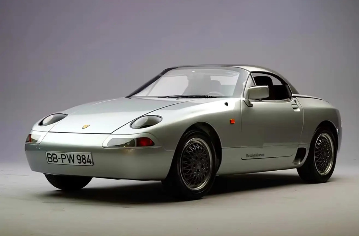 Η Porsche δεν τόλμησε να κάνει τη διαφορά με ένα πανάλαφρο ήπιας ισχύος κουπέ, αλλά πιστεύουμε ότι θα έσπαγε τα ταμεία. Porsche 984
