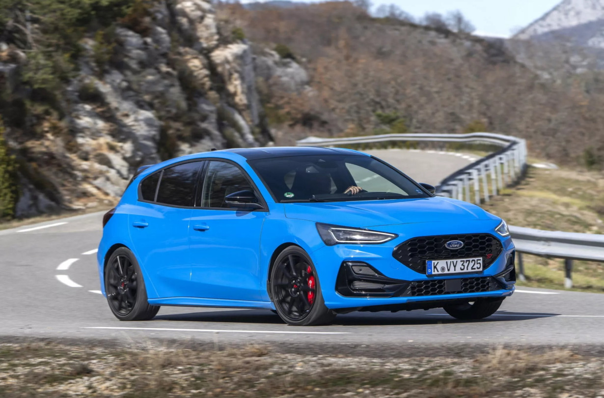 To Ford Focus στην έκδοση ST Edition αποδίδει 280 άλογα και 420 Nm, ολοκληρώνοντας το 0-100 km/h σε 5,7" Ford Focus ST Edition
