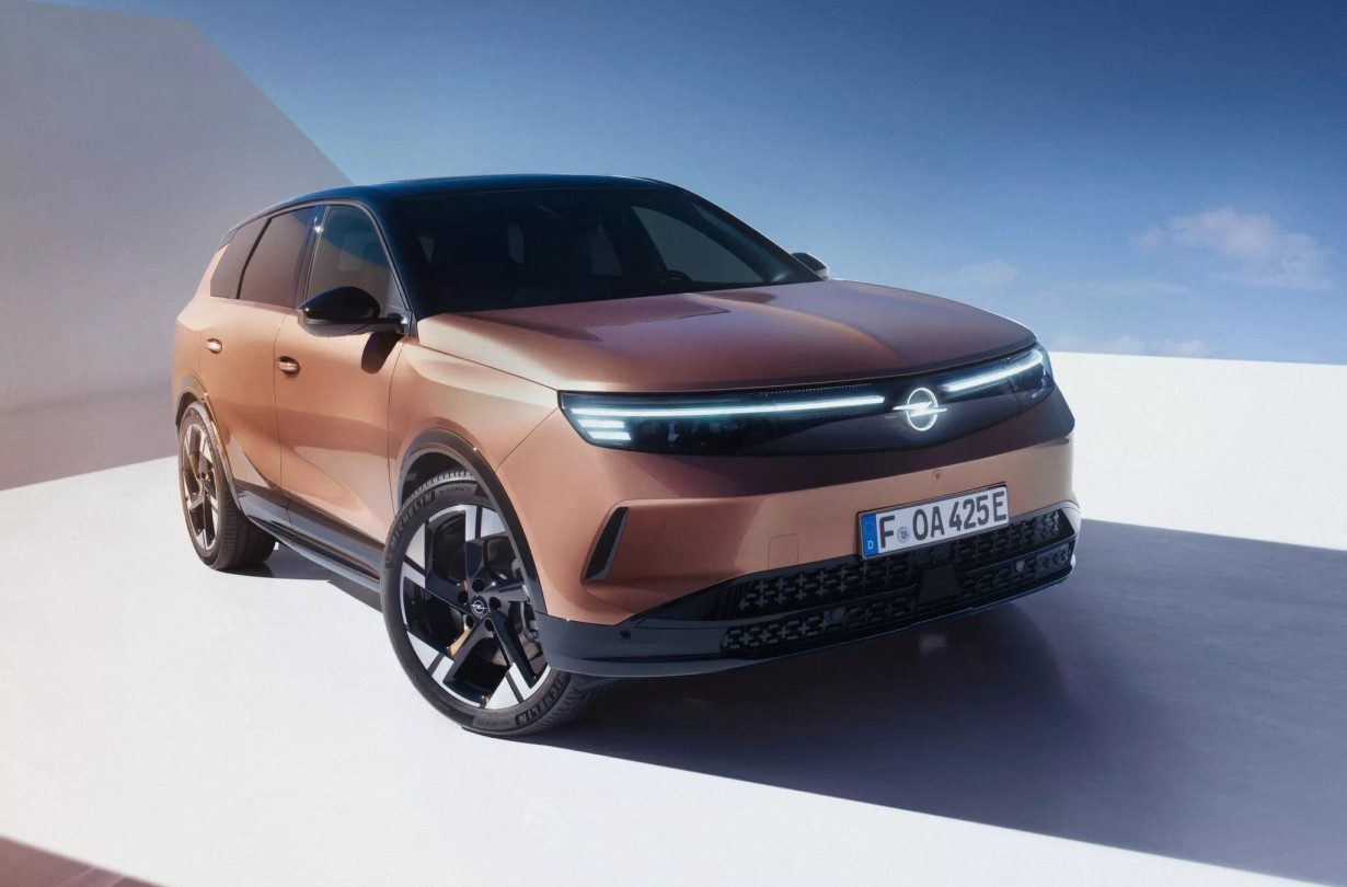 Το Opel Grandland ανεβαίνει κατηγορία κι αναμένεται να αποδειχθεί άλλο ένα «σκληρό καρύδι» στα C-SUV. Opel Grandland