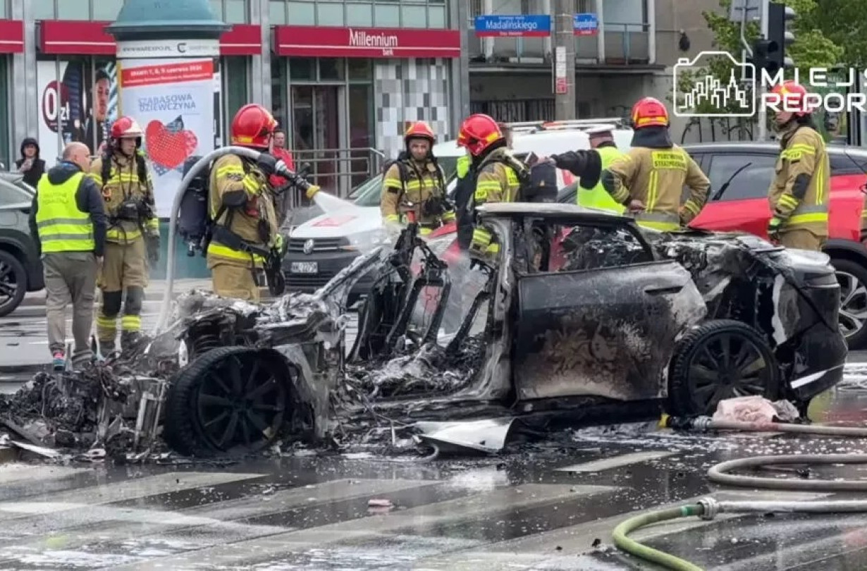 Τα ηλεκτρικά μοντέλα απαιτούν διαφορετική αντιμετώπιση στο θέμα της πυρόσβεσης, για να μην καταλήξουν όπως το συγκεκριμένο Lucid Air. Lucid Air