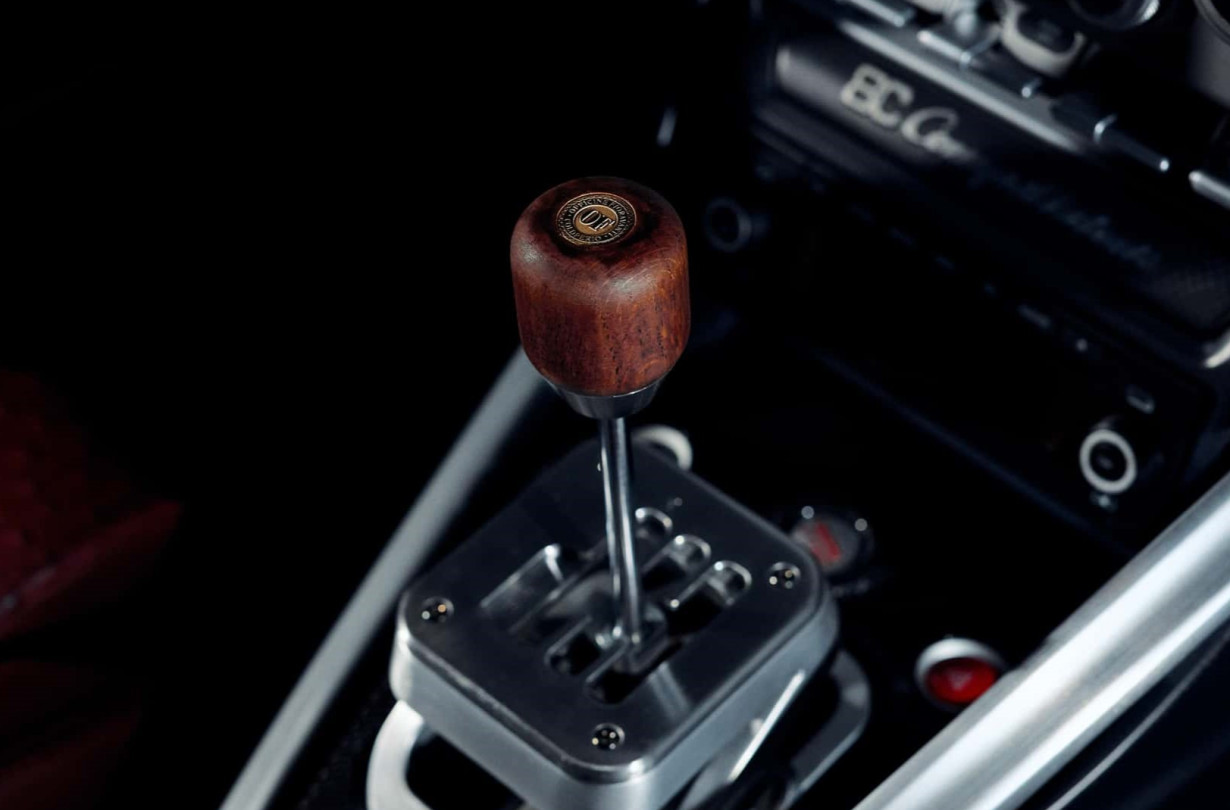 Η Alfa Romeo 8C εκλιπαρούσε τόσα χρόνια για ένα σωστό κιβώτιο. Η λύση ήρθε εκτός του ιταλικού εργοστασίου. Alfa Romeo 8C