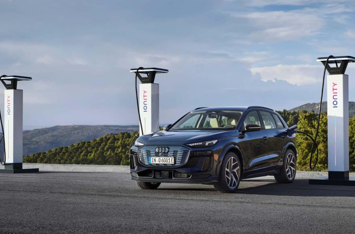 Xάρη στην μπαταρία των 100 kWh, το πισωκίνητο Audi Q6 e-tron μπορεί να διανύσει 641 km στον κύκλο WLTP. Audi Q6 e-tron