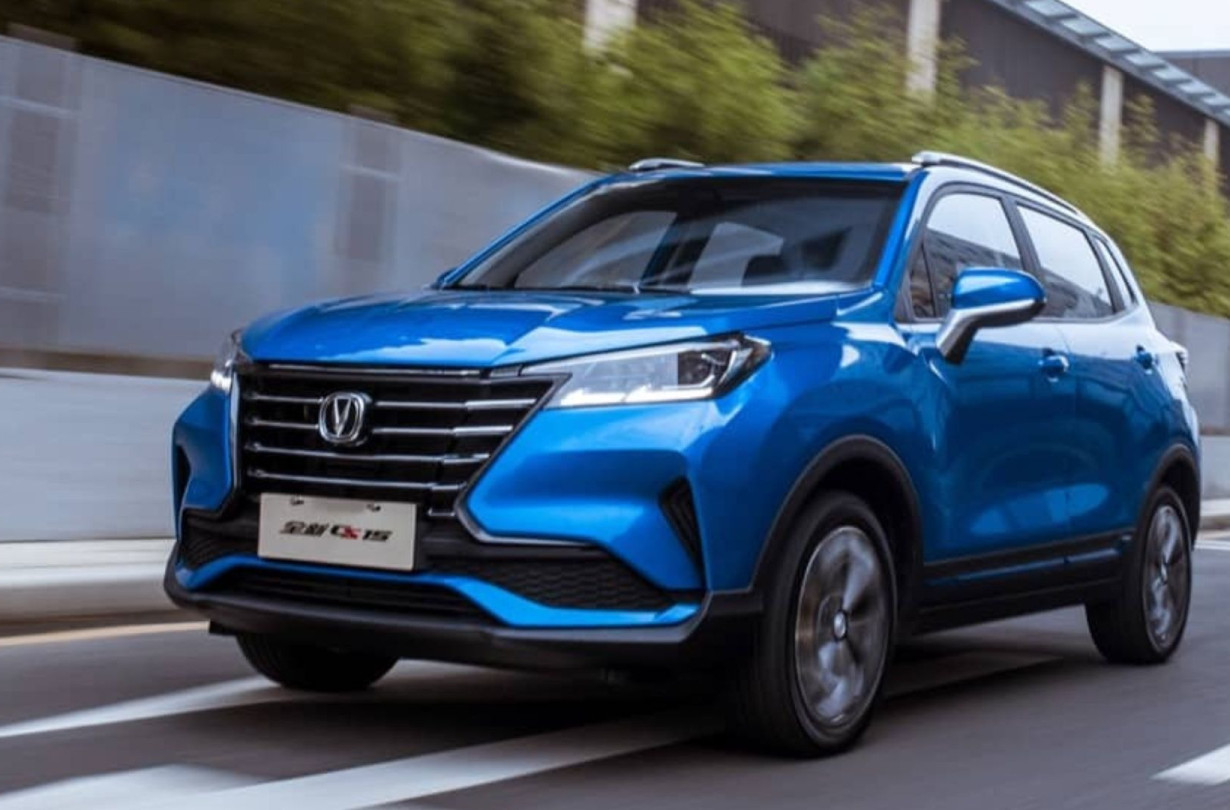 Το Changan CS15, ακόμα και στην κορυφαία έκδοση εξοπλισμού παραμένει ασύλληπτα οικονομικό, με την τιμή του να μην ξεπερνά τις €11.000 Changan CS15