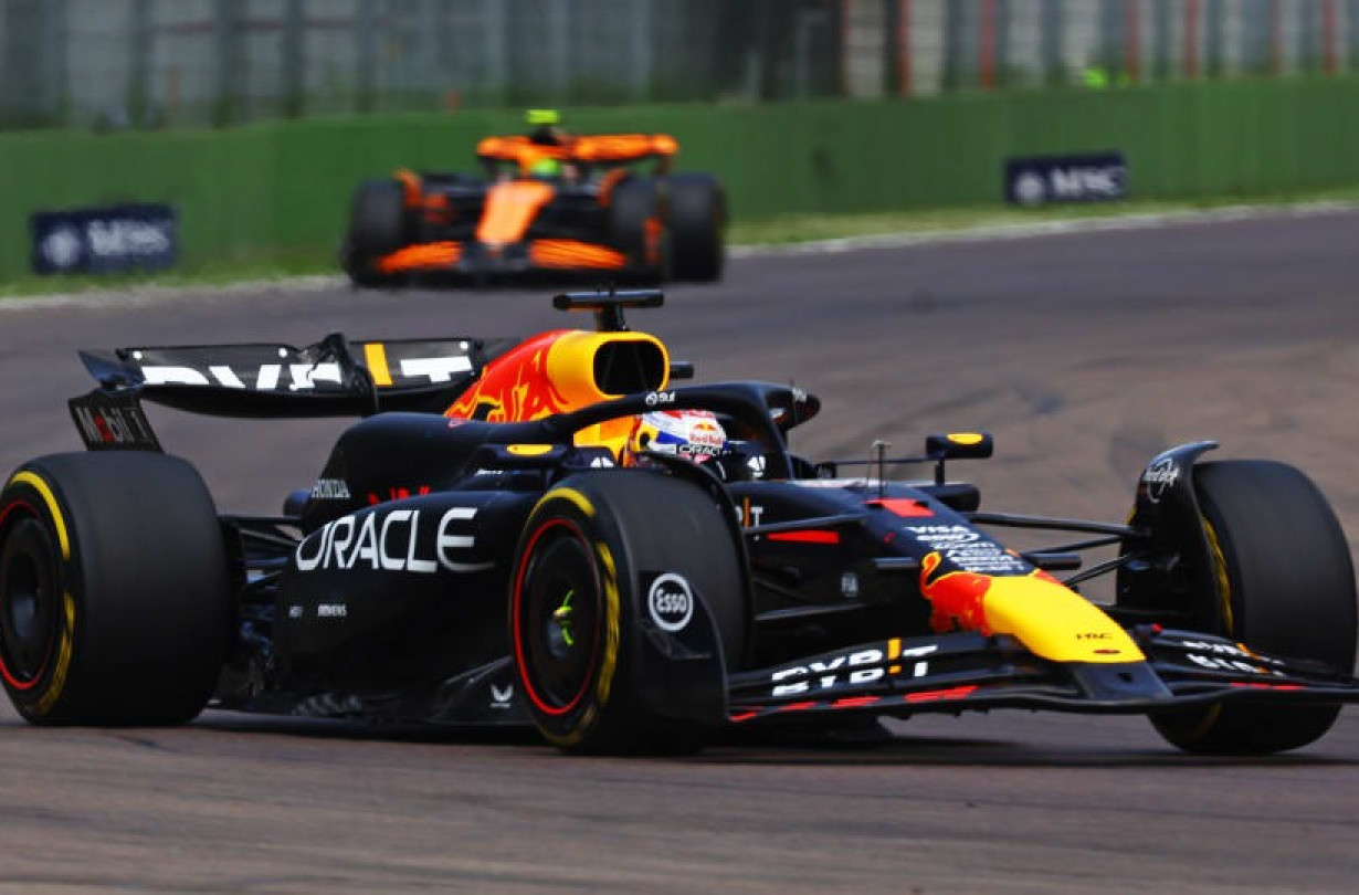 Μπορεί ο Max Verstappen να ζορίστηκε, πήρε όμως την 59η νίκη της καριέρας του στο GP της Imola GP Imola