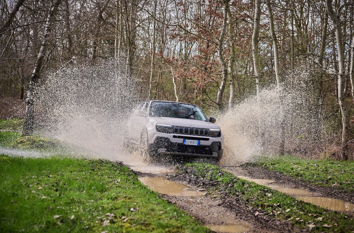 Τα πρώτα τετρακίνητα Jeep Avenger θα φτάσουν στην Ελλάδα στις αρχές του 2025 Jeep Avenger