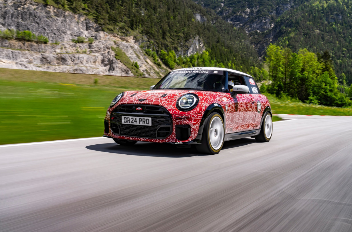 Η νέα σειρά MINI JCW θα είναι διαθέσιμη τόσο σε βενζινοκίνητη όσο και σε αμιγώς ηλεκτρική έκδοση MINI JCW MINI John Cooper Works