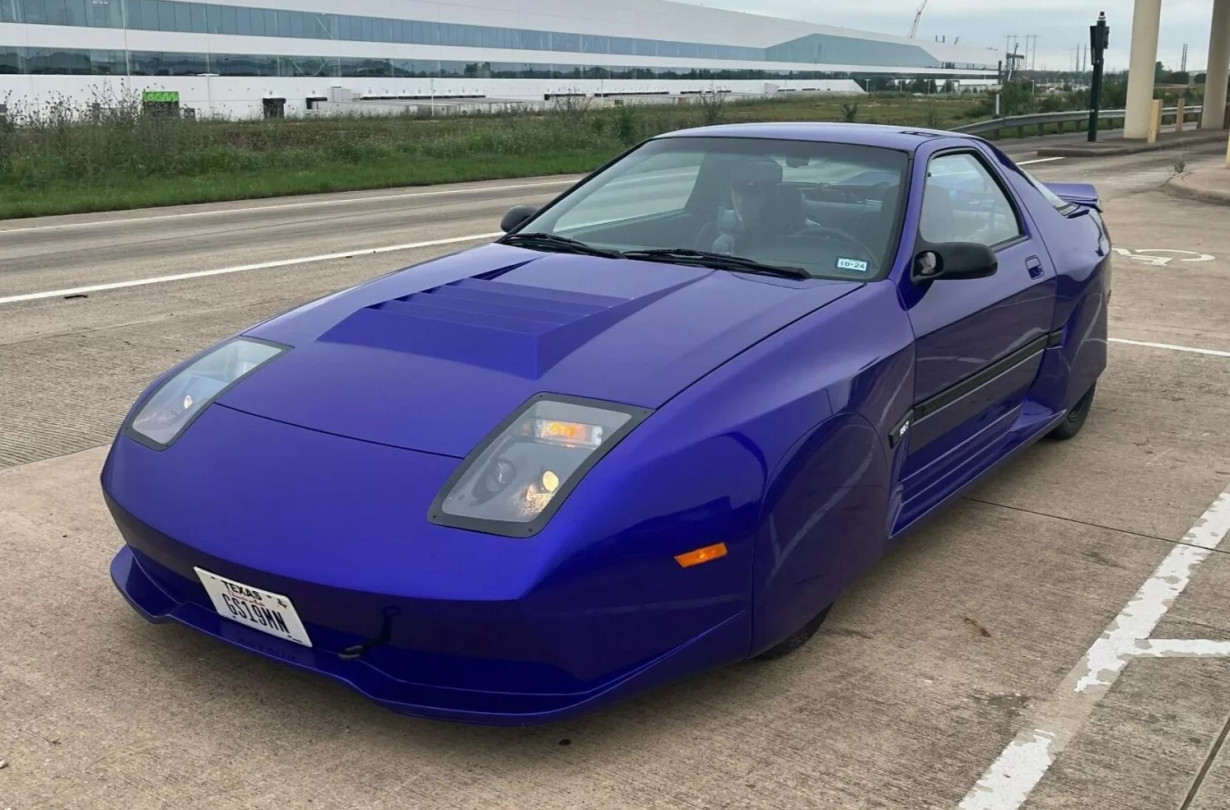 Θα σκεφτόσουν ποτέ ότι ένα Mazda RX-7 μπορεί να στηθεί για μέγιστη τελική ταχύτητα; Ούτε εμείς! Mazda RX-7