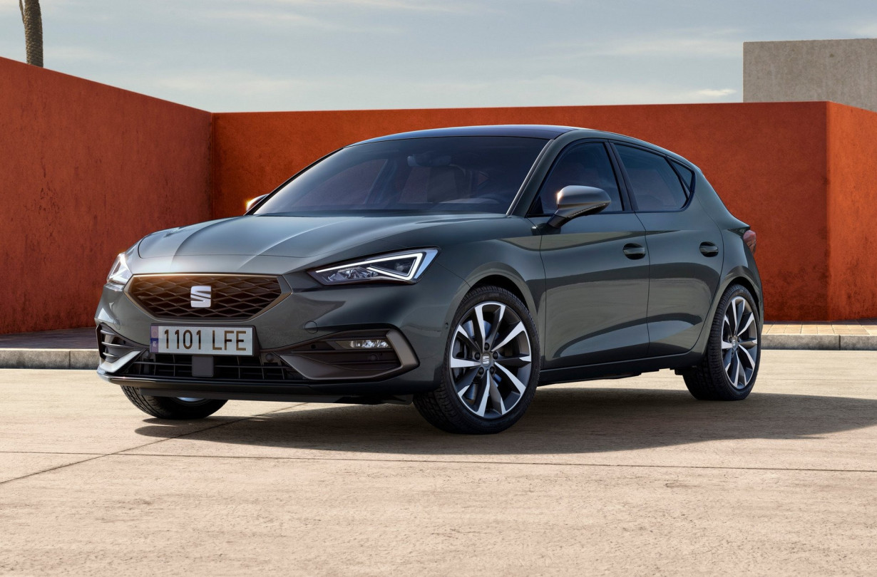 Το ανανεωμένο SEAT Leon είναι πλέον διαθέσιμο με 4κύλινδρους κινητήρες βενζίνης, πετρελαίου, αλλά και plug-in hybrid σύνολα SEAT Leon