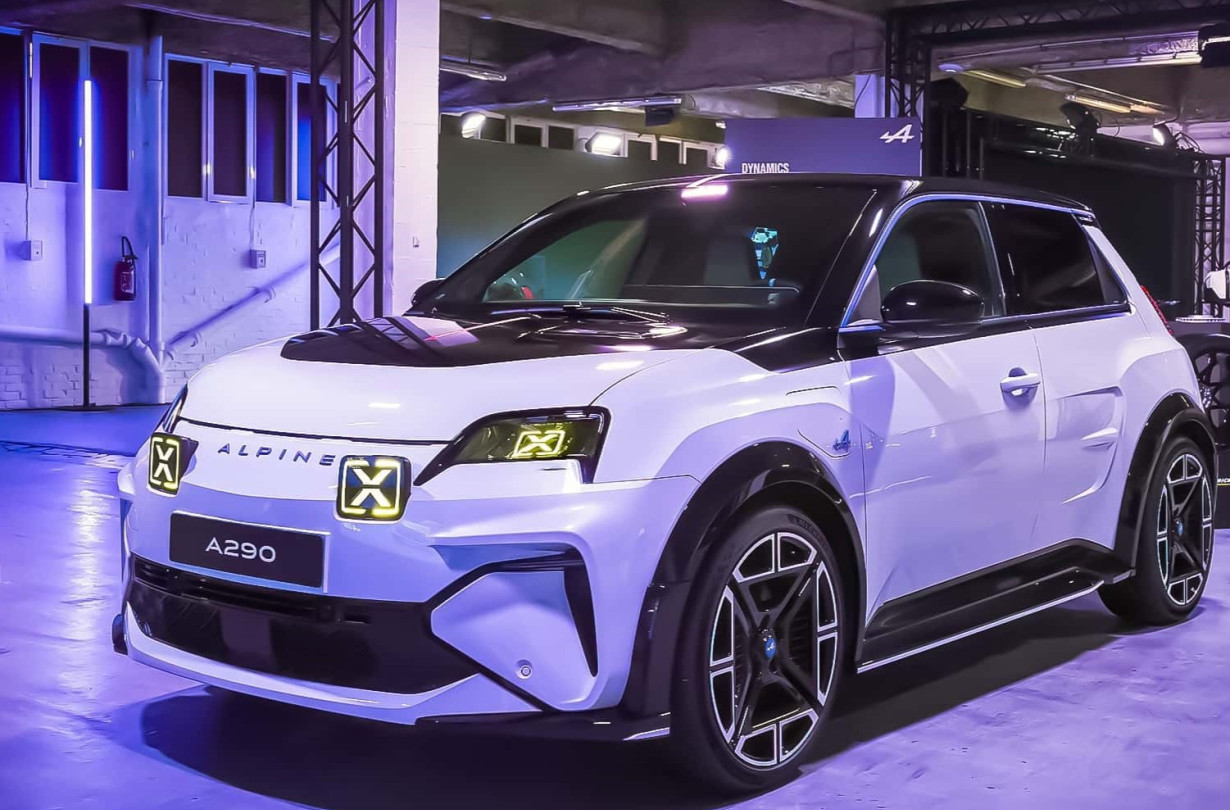 Δεν ξέρουμε αν το Alpine A290 είναι απολαυστικό στην οδήγηση, πάντως εμφανισιακά σε κερδίζει και με το παραπάνω. Alpine A290