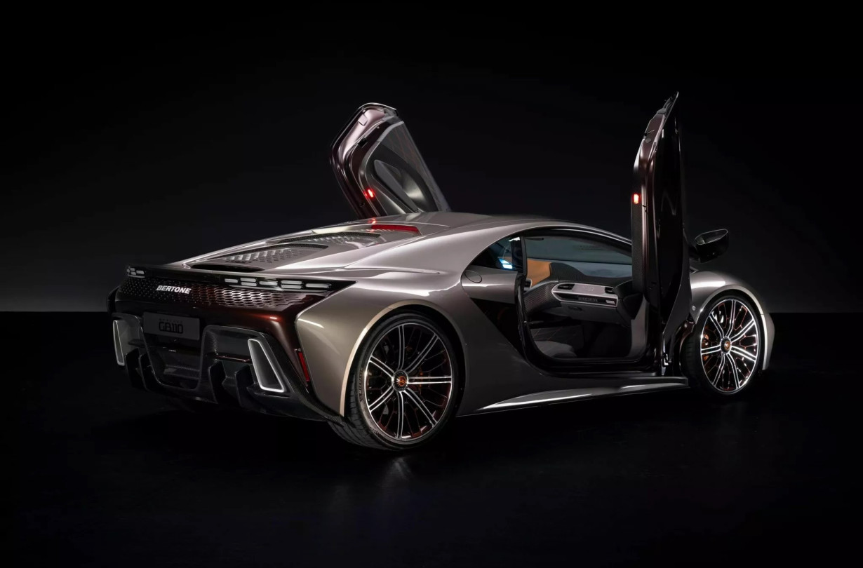 Πέτα μπουκαλάκια στην ανακύκλωση, ένα hypercar των 1.100 ίππων θα σε ευγνωμονεί. Bertone GB110