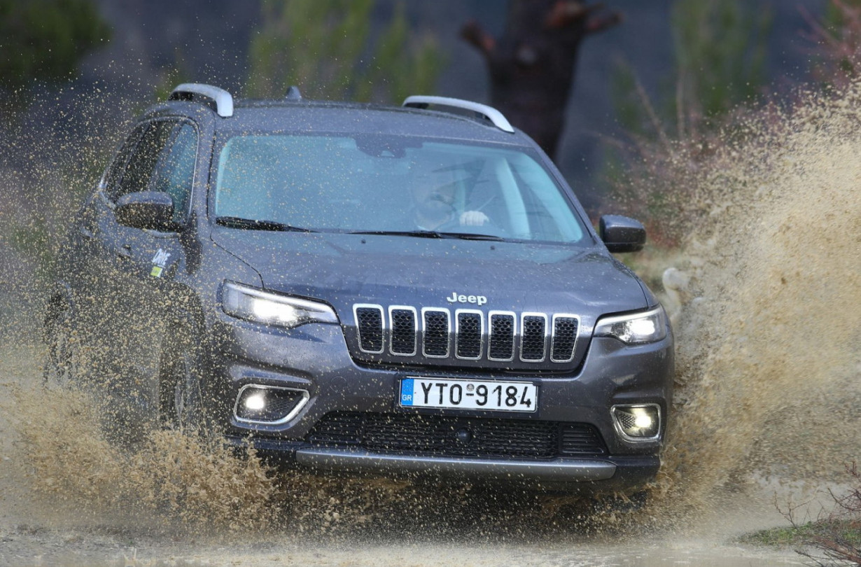 Το μελλοντικό, θερμικό Jeep Cherokee θα μπορούσε να κάνει καριέρα στη Γηραιά Ήπειρο, υπό την προϋπόθεση ότι θα του το επέτρεπαν οι εκπομπές CO2 Jeep Cherokee