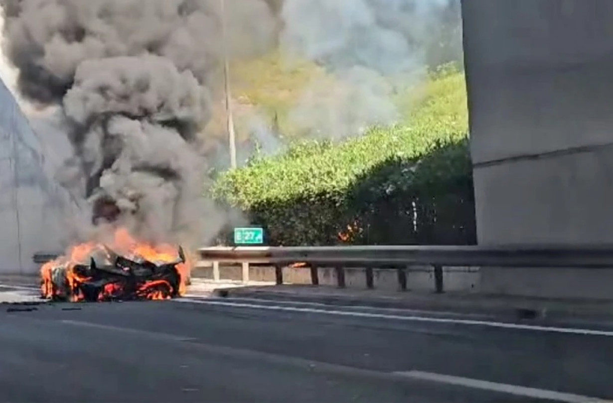 Μια διαρροή υδραυλικών υγρών αποτέλεσε την αιτία για την πυρκαγία και την ολοκληρωτική καταστροφή του Koenigsegg Jesko στην Αττική Οδό  Koenigsegg Jesko