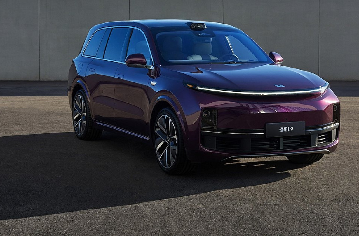 Το κινεζικό SUV Li Auto L9 μπορεί να διαθέτει προηγμένα συστήματα ασφαλείας, στην προκειμένη περίπτωση όμως τα έκανα... σαλάτα Li Auto L9