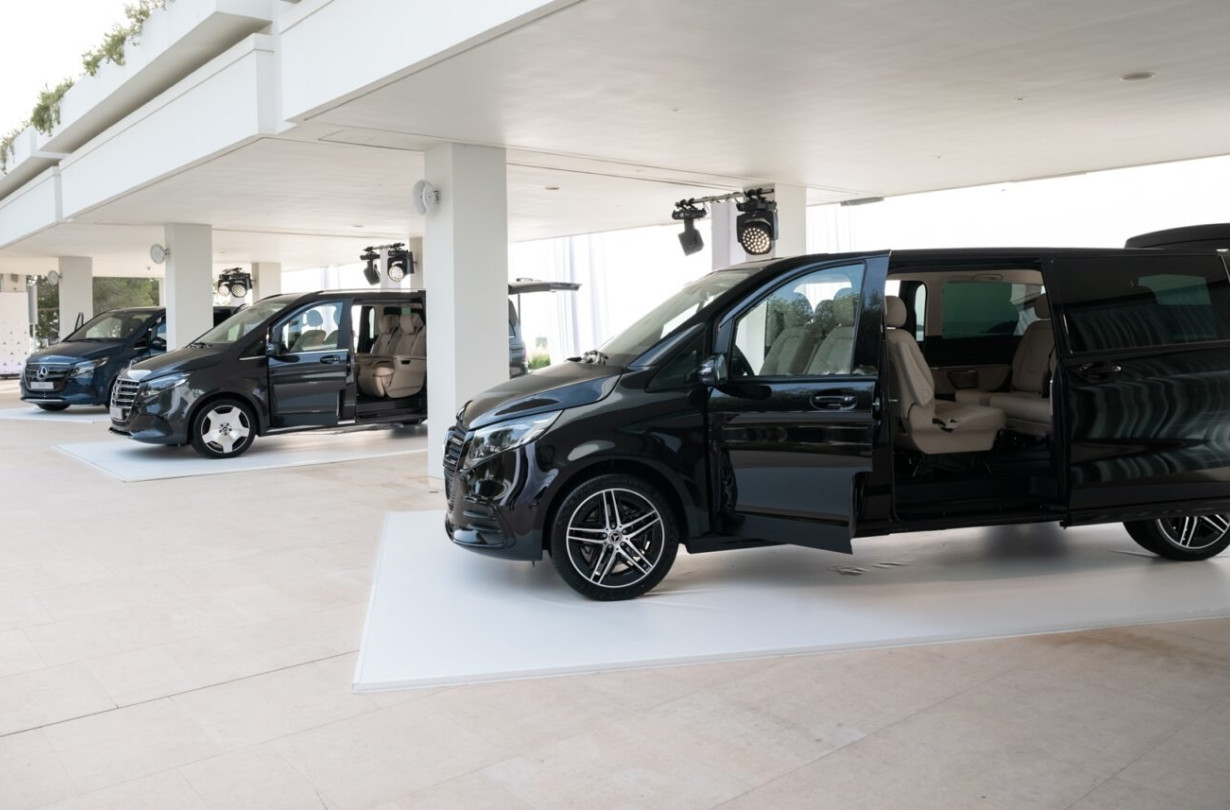 Η αρχική τιμής της νέας Mercedes-Benz V-Class στην ελληνική αγορά διαμορφώνεται στα €90.728 και τις EQV στις €98.208 Mercedes-Benz V-Class & EQV