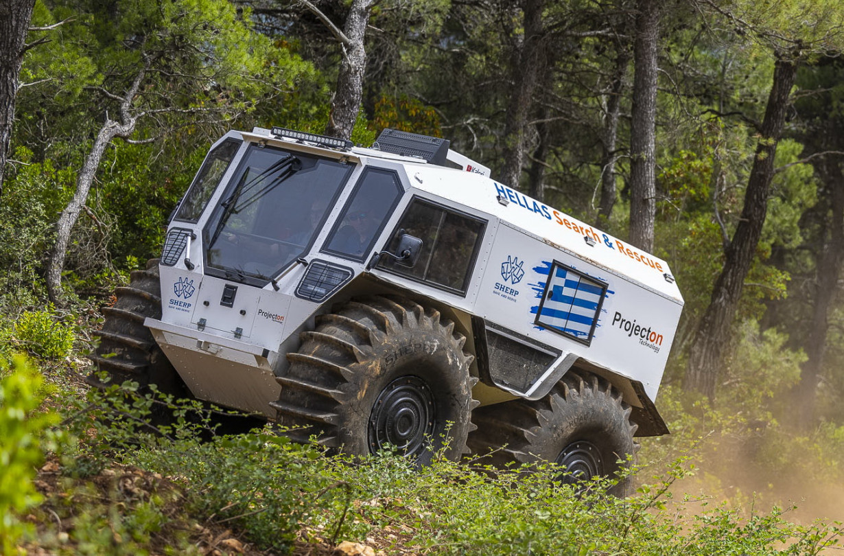 Το SHERP S&R επιχειρεί σε -40 °C έως +45 °C, η κοιλιά του απέχει 60 cm από το έδαφος, υπερβαίνει εμπόδια ενός μέτρου, κινείται σε πορεία με κλίση μέχρι 30° και ανεβαίνει ή κατεβαίνει μέχρι γωνία 35° SHERP S&R