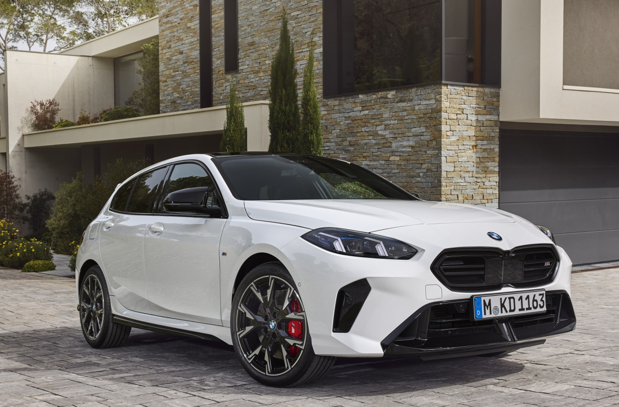 Φρεσκότερη, αναβαθμισμένη αλλά αποκλειστικά με αυτόματο κιβώτιο. 1 Series