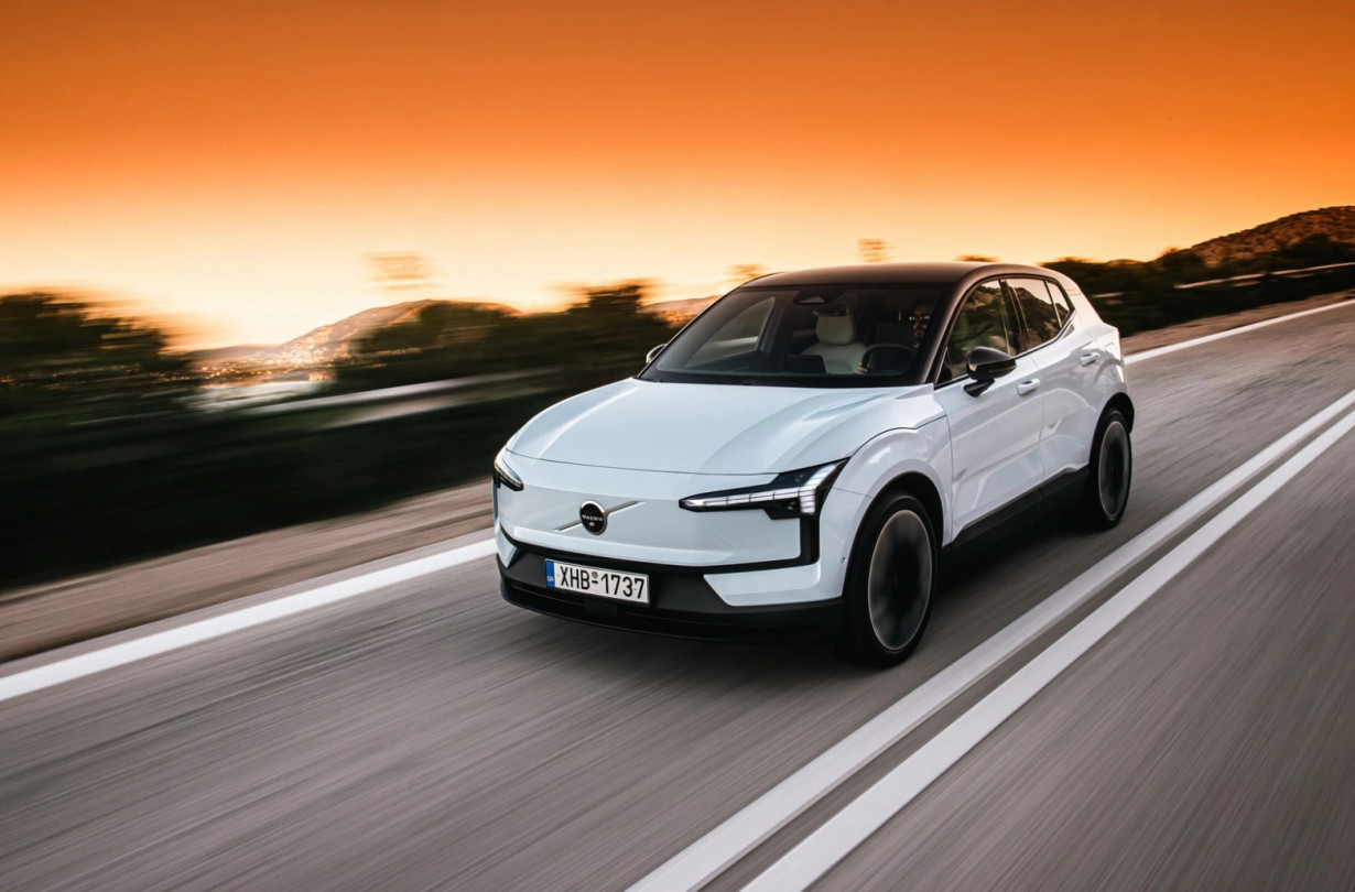 Η 100% ηλεκτρική γκάμα της Volvo στην ελληνική αγορά περιλαμβάνει μοντέλα στις πλέον επίκαιρες κατηγορίες, με σημαιοφόρο το ολοκαίνουργιο EX30 Volvo EX30