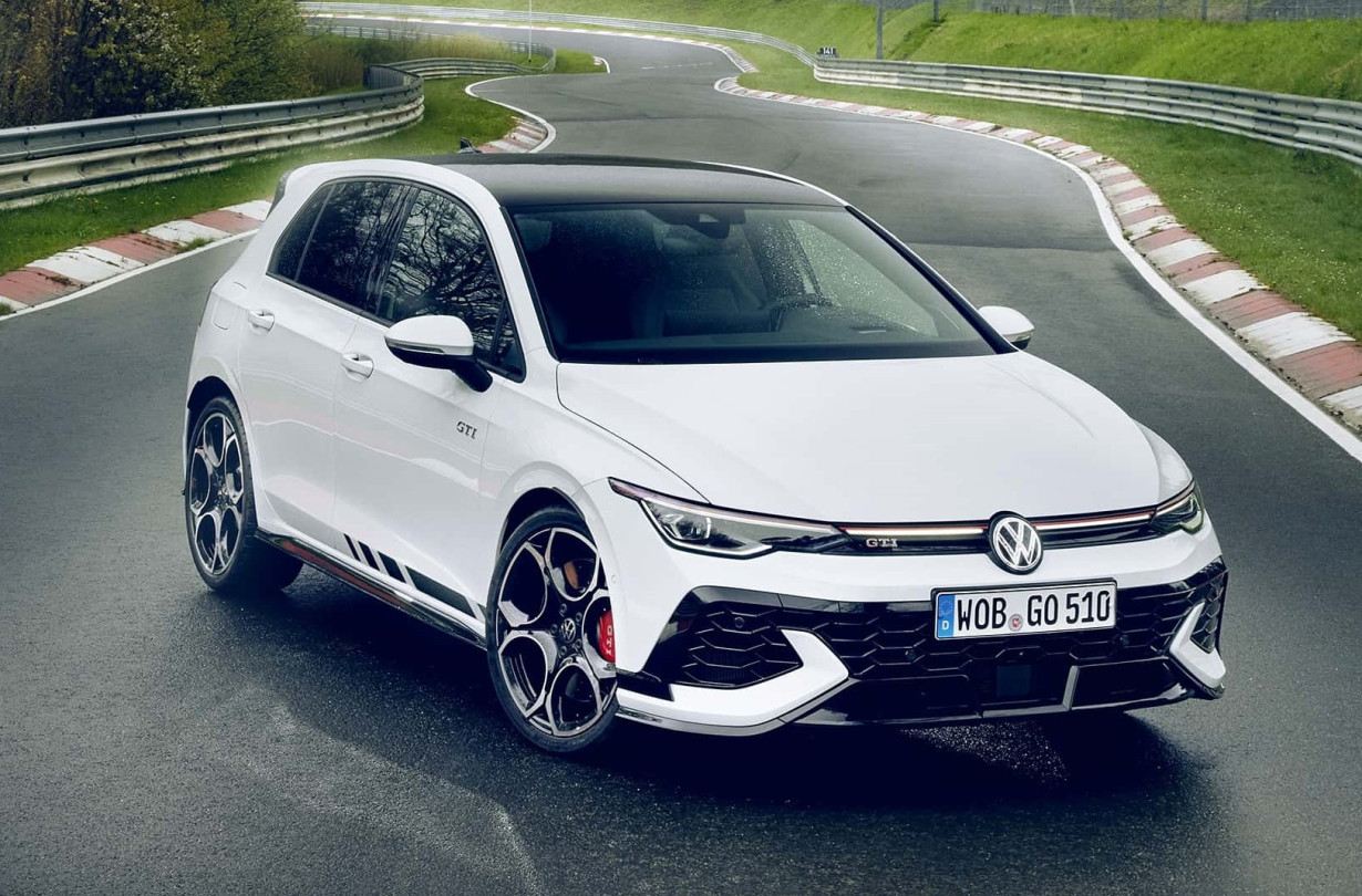 Το Golf GTI Clubsport φρεσκάρεται κι επιστρέφει πιο οδηγοκεντρικό από ποτέ. Golf GTI Clubsport