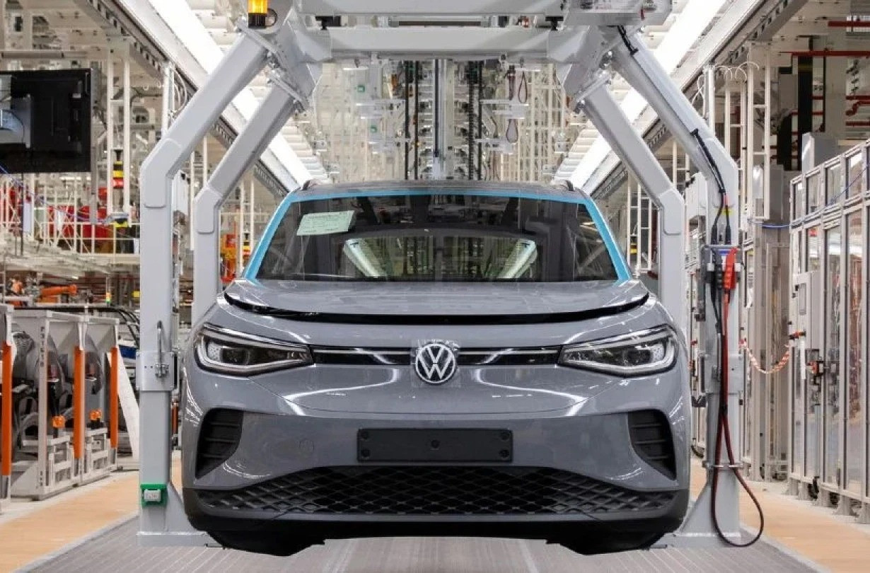 Το VW Group θα επενδύσει 4,6 δισ. ευρώ προκειμένου να αποκτήσει πρόσβαση στην τεχνογνωσία, τις ηλεκτρικές πλατφόρμες και και τα λογισμικά της Rivian VW ID.4