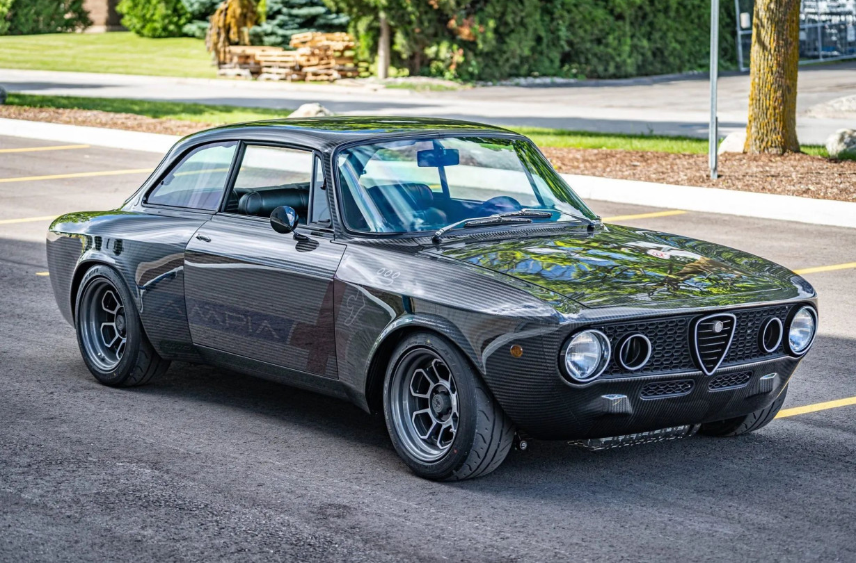 Αν τα εφηβικά σου όνειρα περιείχαν μια Alfa Romeo 2000 GTV, ποτέ δεν είναι αργά να τα πραγματοποιήσεις. Alfa Romeo 2000 GTV