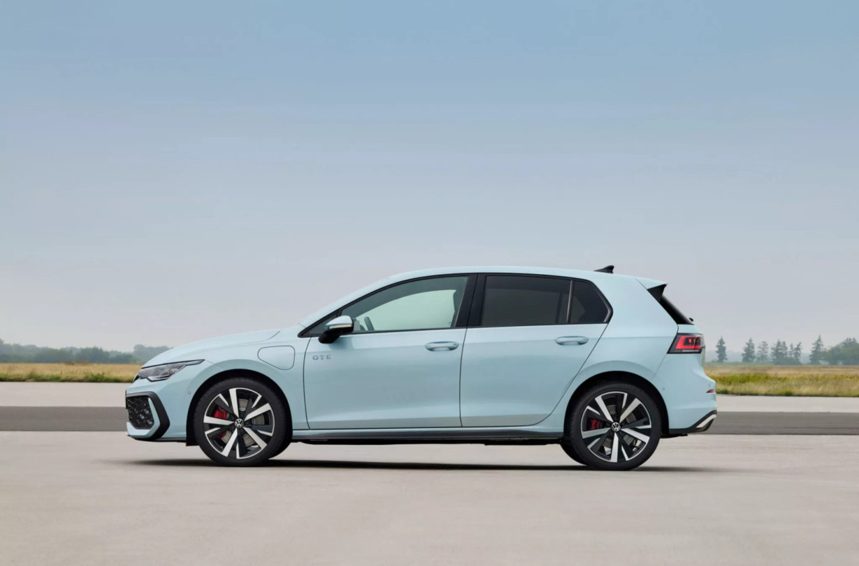 Όταν το θερμικό σου μοντέλο πουλάει τόσο καλά, δεν είσαι τρελός να πυροβολήσεις τα πόδια σου. Volkswagen Golf