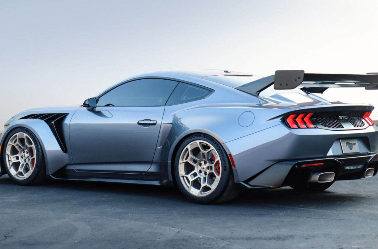 H παρουσία της Ford στο Φεστιβάλ του Goodwood ήταν ισχυρή, με το αγωνιστικό Ford Raptor T1+ να ξεχωρίζει Ford Mustang GTD