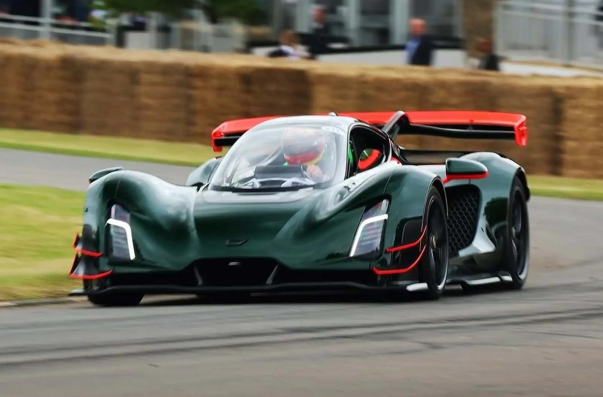 Το στέμμα του Goodwood δεν είναι πλέον ηλεκτρικό αλλά υβριδικό. Czinger 21C