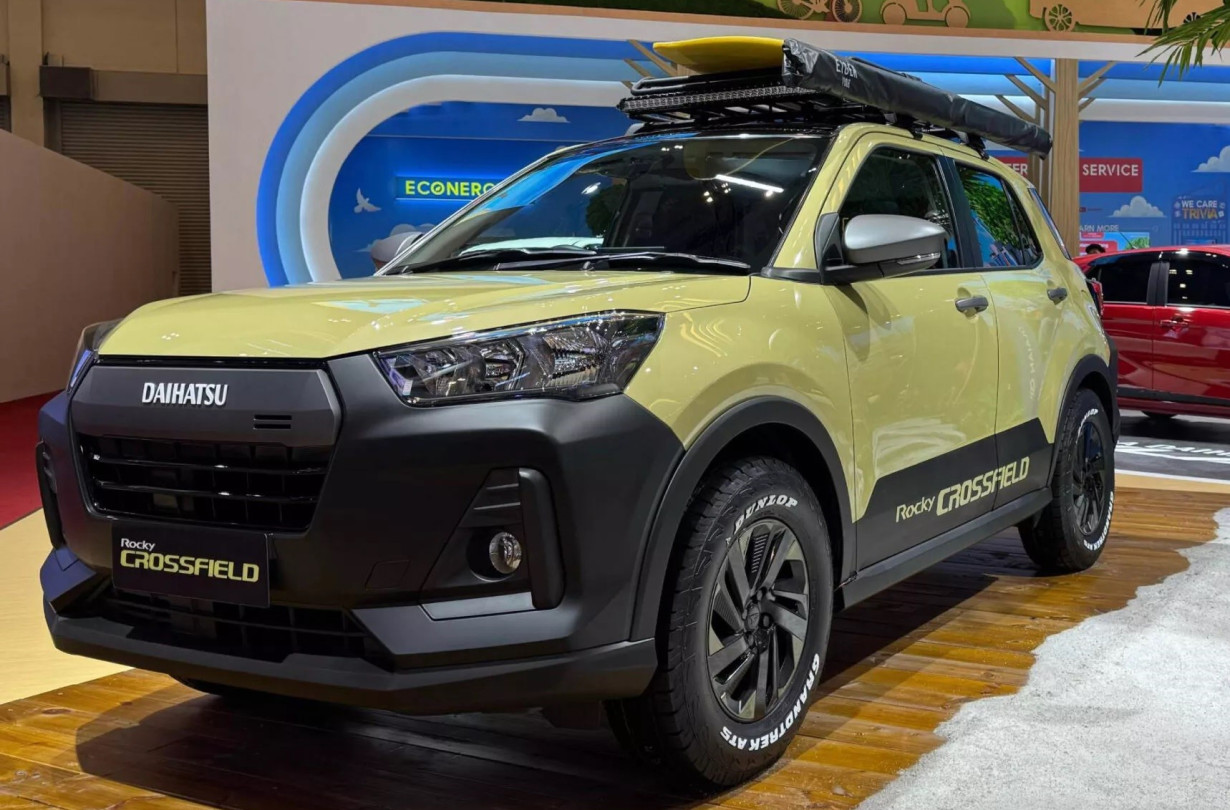 Daihatsu Rocky, στο παρελθόν τίναζε τη σκόνη από το πέτο κι έφτυνε κροκάλες, πλέον έχει αποκλειστικά μπροστινή κίνηση. Daihatsu Rocky