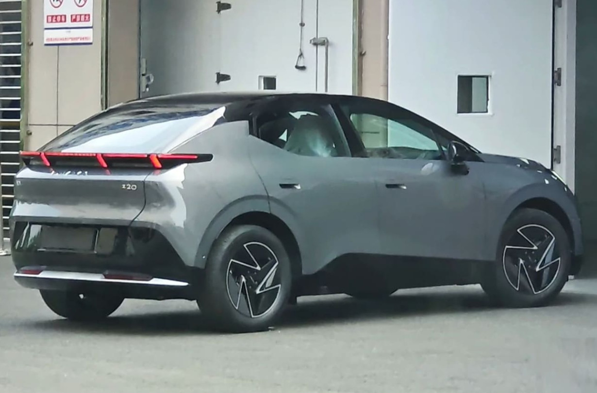 Το λανσάρισμα του Lynk & Co Ζ20 έχει προγραμματιστεί στην Κίνα αυτό το φθινόπωρο και στην Ευρώπη στις αρχές του 2025. Lynk & Co Z20