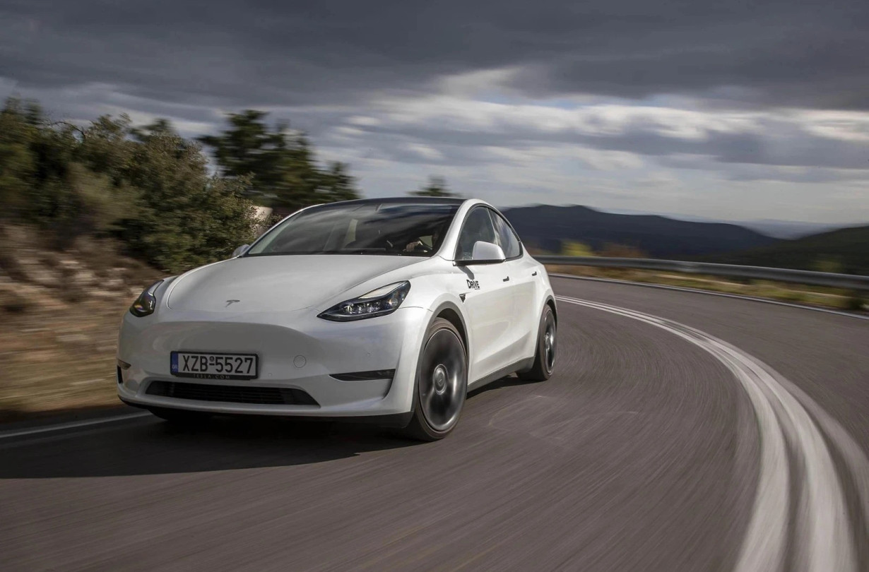 Όταν σε αγοράζει ο CEO του ανταγωνιστή σου για καθημερινό αυτοκίνητο, τότε κάτι κάνεις πολύ καλά. Model Y