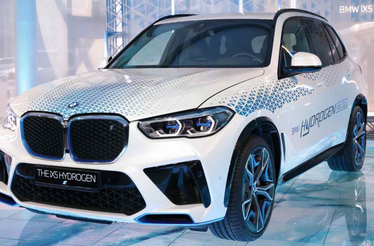 BMW και Toyota συνεργάζονται για το υδρογόνο από το 2012. Με τη συνεργασία τους στο εξής να διερύνεται ακόμα περισσότερο BMW iX5 Hydrogen