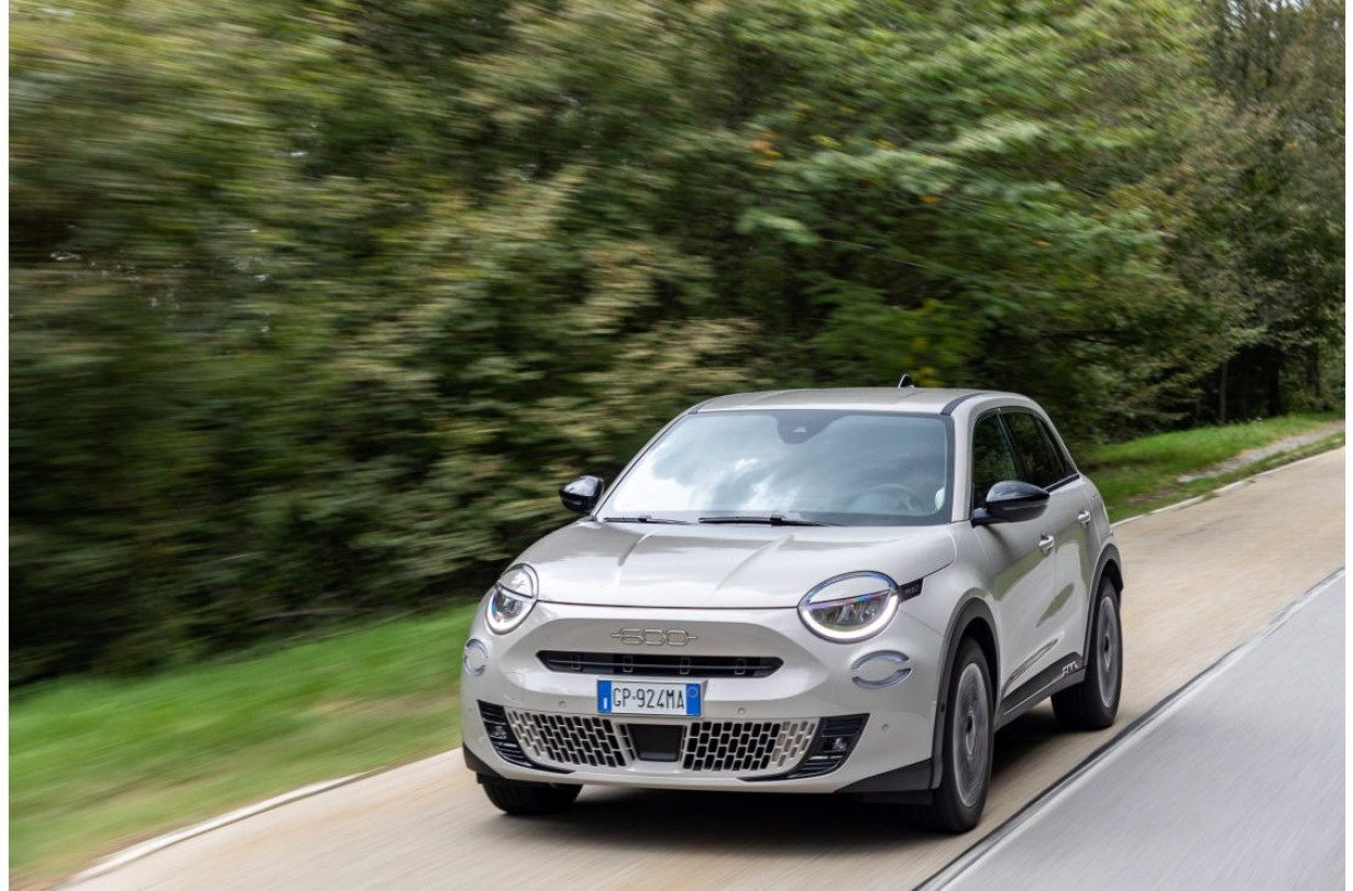 Το ήπια υβριδικό FIAT 600 ξεκινάει από €23.990, με στάνταρ αυτόματο κιβώτιο και πέντε χρόνια εγγύηση FIAT 600