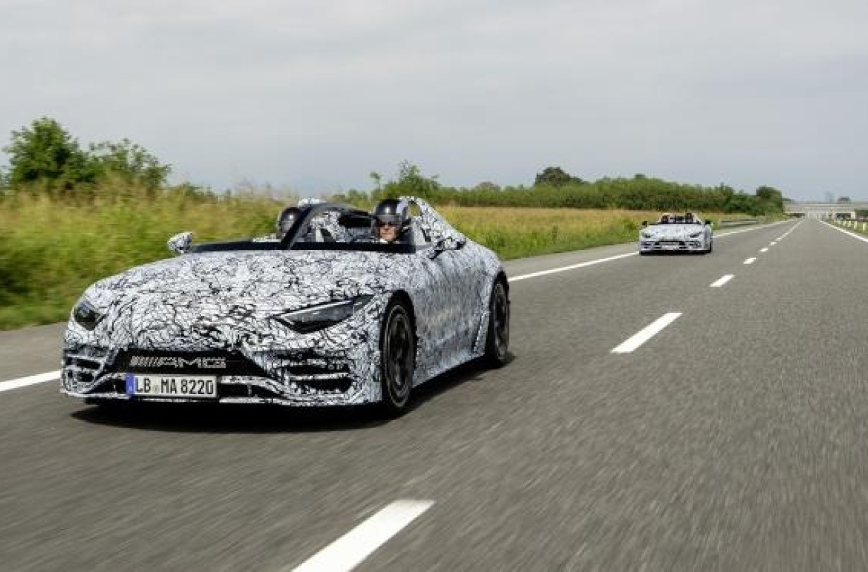 Η Mercedes-AMG PureSpeed συνεχίζει τις δοκιμές της, με το κλασικό παρμπρίζ να αντικαθίσταται από το γνωστό στους φίλους της Formula 1, halo Mercedes-AMG PureSpeed