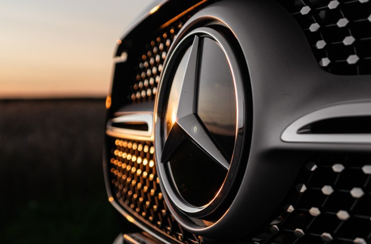 Η Mercedes-Benz ικανοποιώντας συνεχώς τους πελάτες και τους συνεργάτες της έχει όλα τα φόντα να παραμείνει στην κορυφή Mercedes-Benz Logo