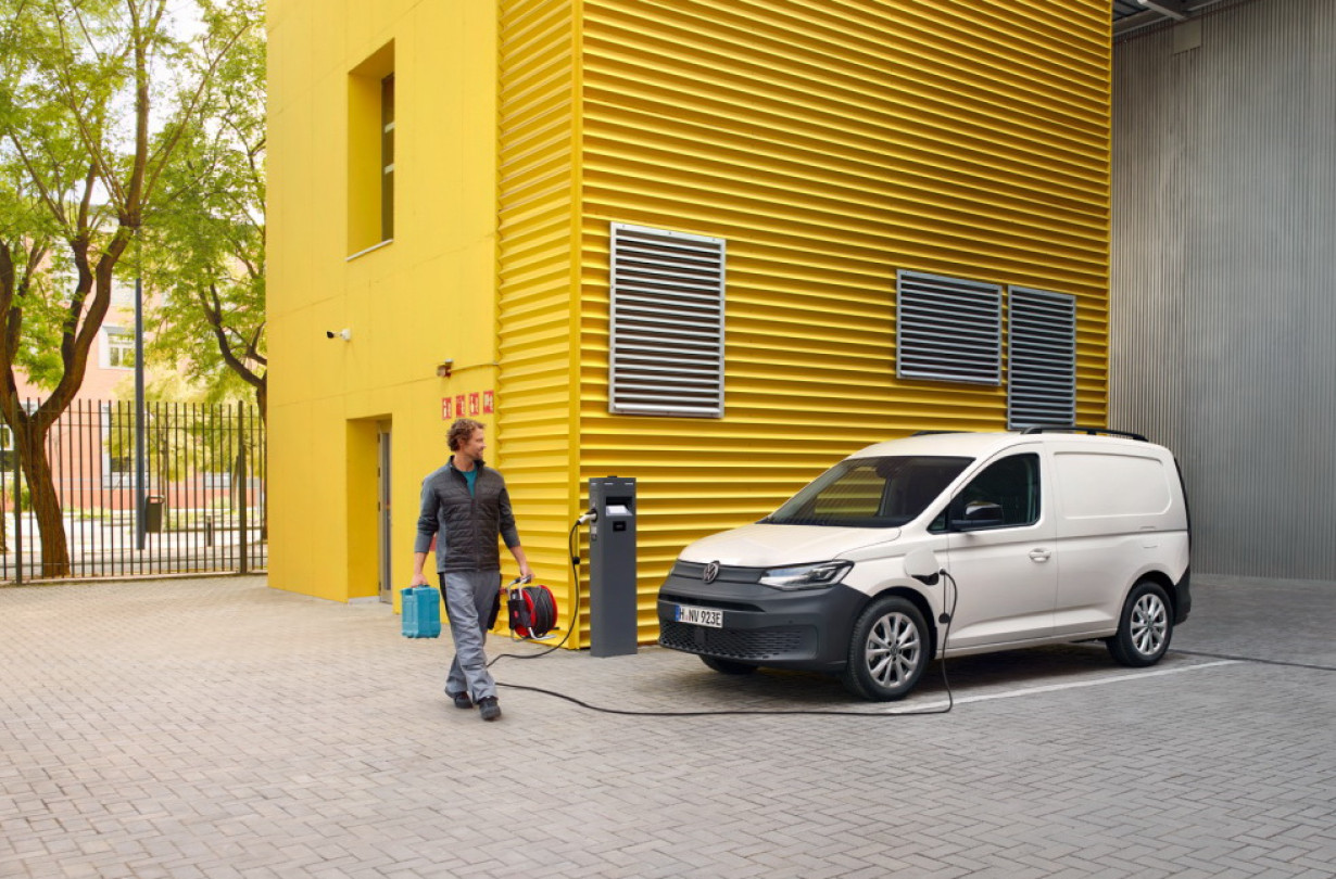 Το VW Caddy eHybrid τόσο στην έκδοση MPV όσο και στην Cargo διατίθεται και με μακρύ μεταξόνιο VW Caddy eHybrid