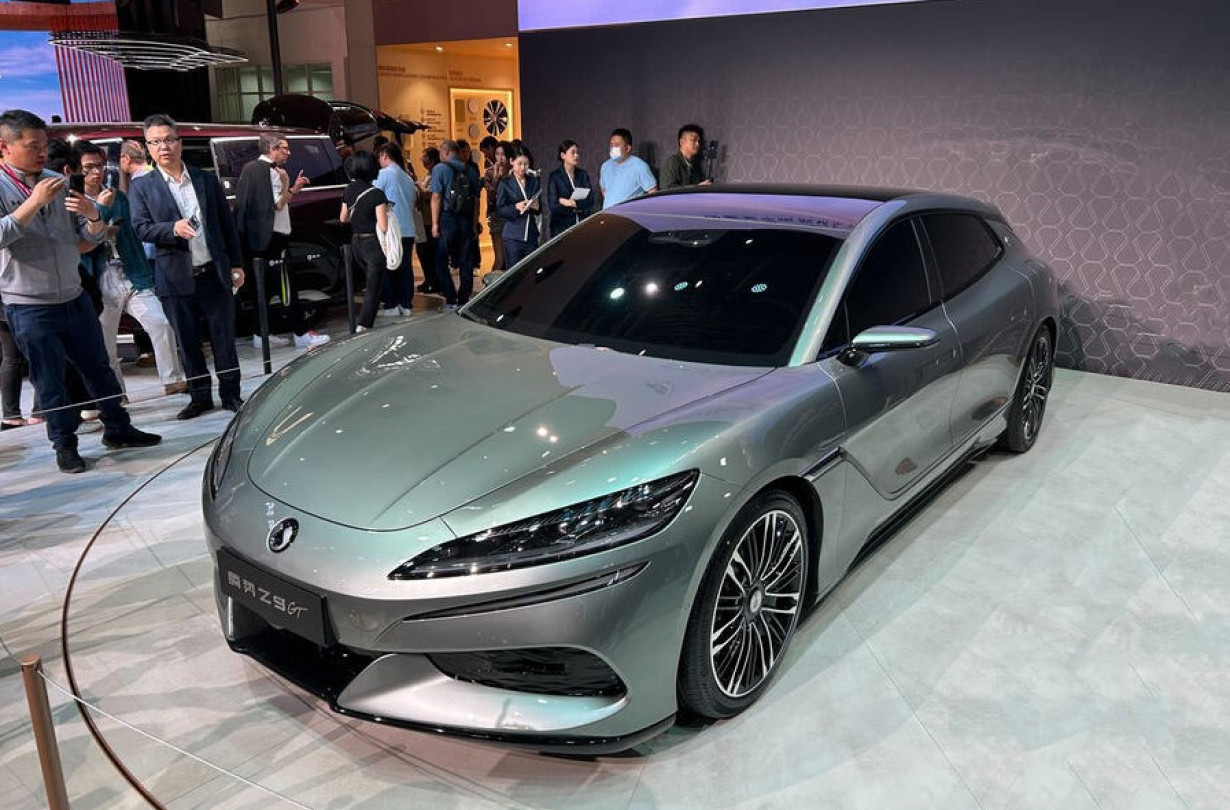 Η Denza περνά σε κινεζικά χέρια και προλειαίνει την άφιξή της στα ευρωπαϊκά εδάφη. Mercedes-Benz