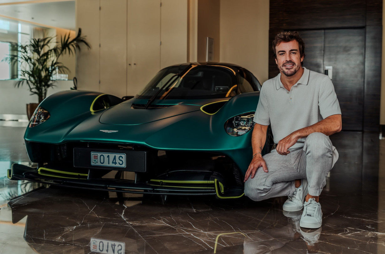 Άραγε ο Alonso θα οδηγήσει τη Valkyrie όπως της αρμόζει; Ή θα έχει την τύχη της Ferrari Enzo του, που πουλήθηκε μετά από χρόνια με ελάχιστα χιλιόμετρα; Aston Martin Valkyrie