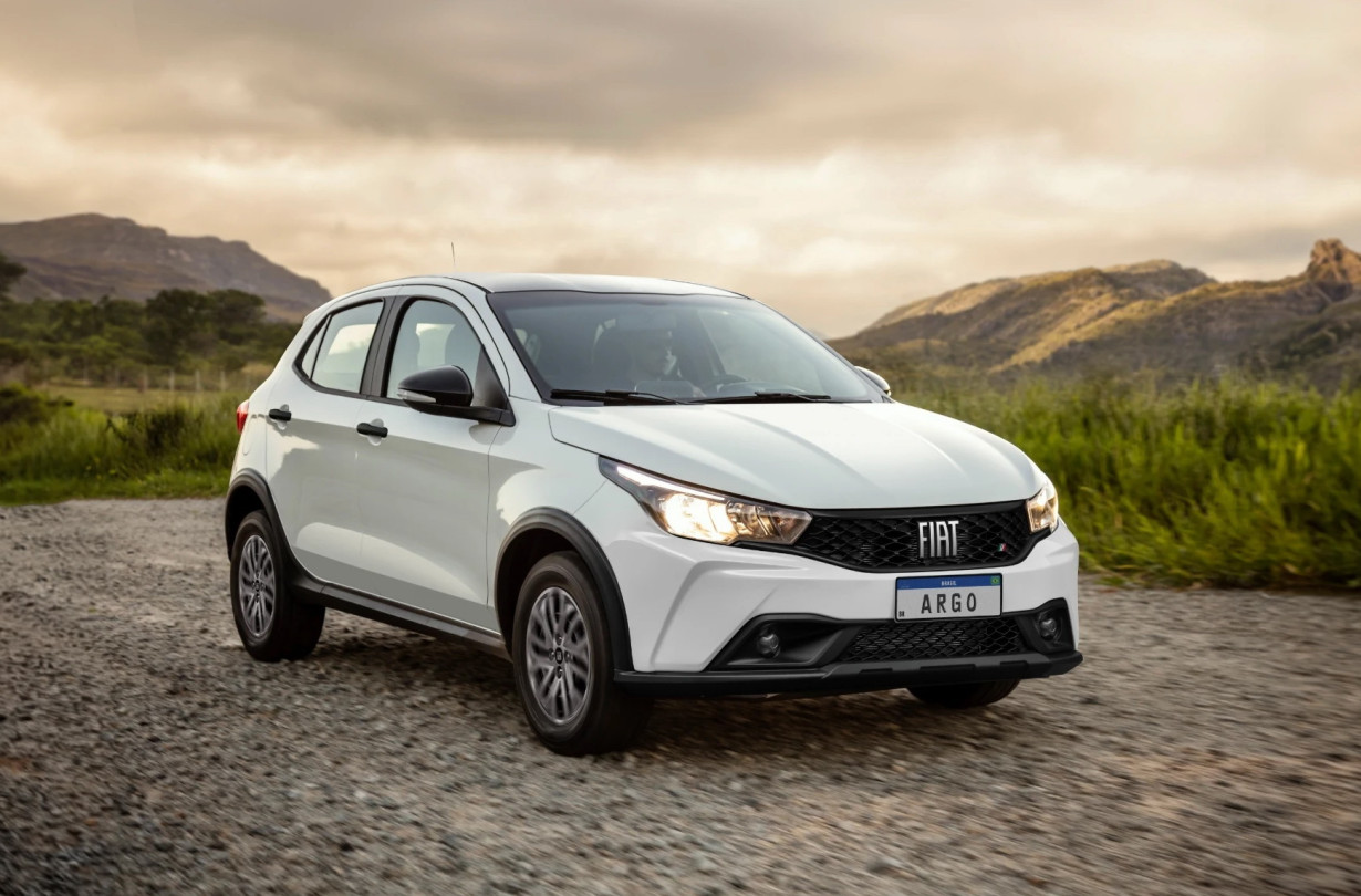 Tο FIAT Argo Endurance θα μπορούσε να σαγηνεύσει μια διόλου ευκαταφρόνητη πελατεία που αυτή τη στιγμή έχει στον ορίζοντά της μόνο το Dacia Sandero Stepway. FIAT Argo Endurance