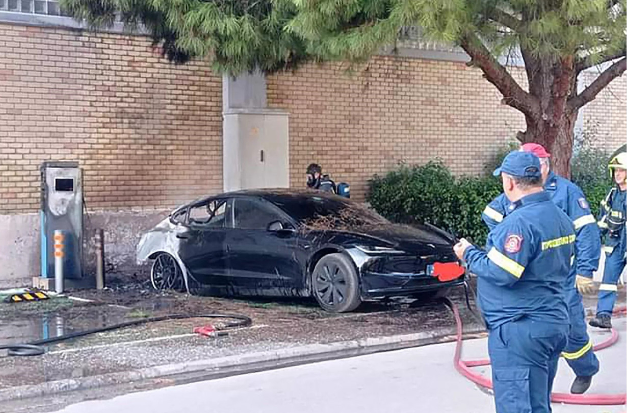 Αν η φωτιά είχε εξαπλωθεί στην μπαταρία και στο πεύκο, τώρα θα μιλούσαμε για τελείως διαφορετική κατάληξη Model 3