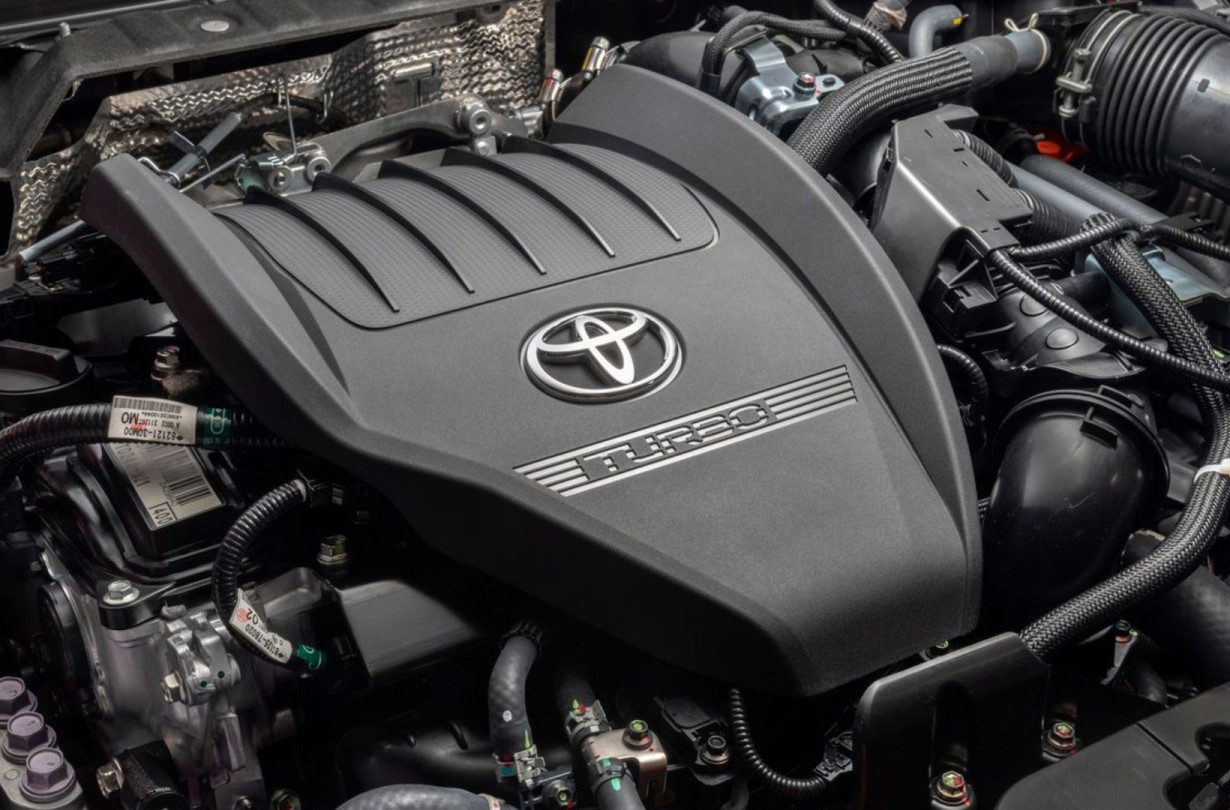 Το δίλιτρο υπερτροφοδοτούμενο μοτέρ που εξελίσσει η Toyota θα μπορούσε να αποδίδει έως και 600 ίππους, , χωρίς μάλιστα καμία ηλεκτρική υποβοήθηση. Toyota