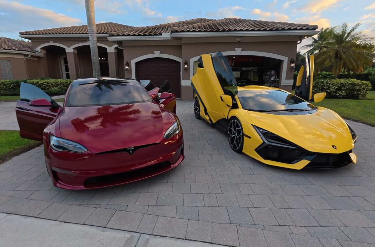 Η Lambo κερδίζει τις εντυπώσεις έχοντας σαφές πλεονέκτημα στο ηχητικό κομμάτι. Σε γκάζια όμως, είναι σαφώς πίσω. Lamborghini Revuelto