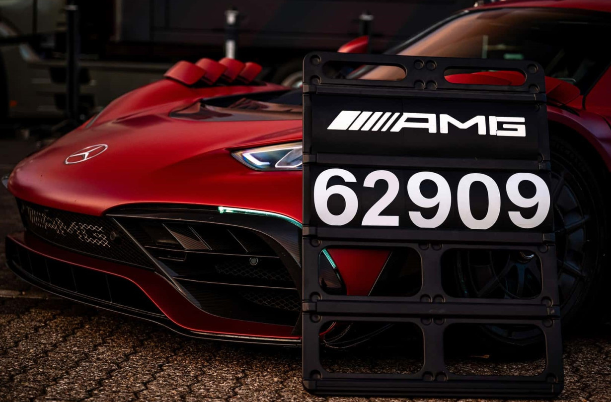 Περιμένουμε εναγωνίως την απάντηση από τους υπόλοιπους κατασκευαστές για τα σκήπτρα του ταχύτερου μοντέλου παραγωγής στο Ring. Mercedes-AMG One