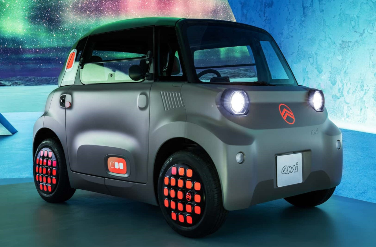 Το Citroën Ami ποντάρει πολλά στην παιχνιδιάρικη εμφάνισή του κι είναι αλήθεια πως το facelift έκανε καλή δουλειά. Citroën Ami
