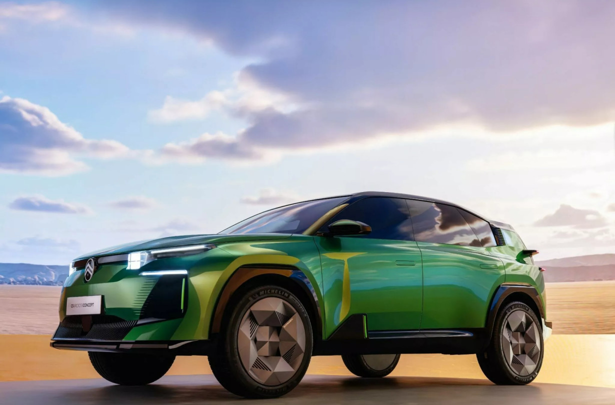 O CEO της Citroën, Thierry Koskas τόνισε πως «το 95% του μοντέλου παραγωγής θα βασιστεί στο Citroën C5 Aircross Concept» Citroën C5 Aircross Concept
