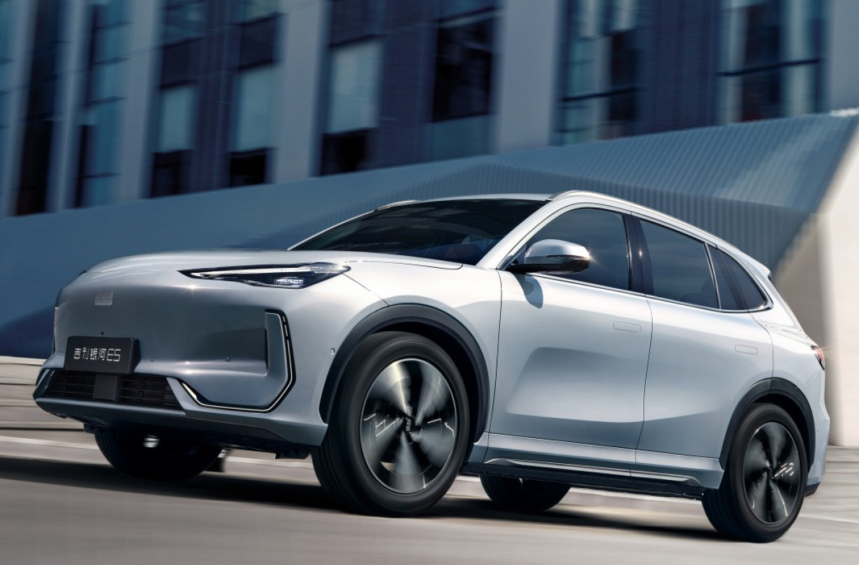 H Geely θα έρθει στην Ελλάδα στις αρχές του 2025 με το προηγμένο, ηλεκτρικό C-SUV Galaxy EX5 Geely EX5