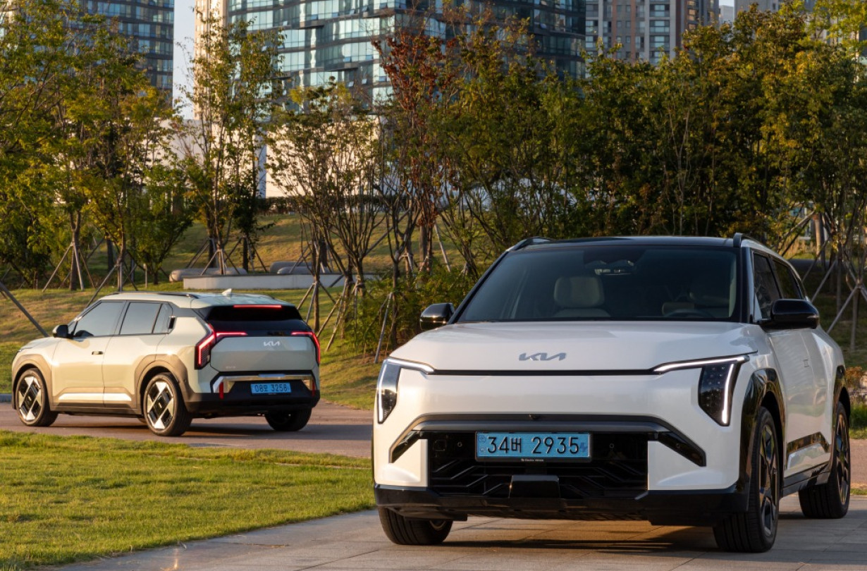 Το Kia EV3 ξεκινά την εμπορική του πορεία στην ελληνική αγορά από €29.990, περιλαμβανομένης της κρατικής επιδότησης αλλά και της έκπτωσης που εξασφάλισε η ελληνική αντιπροσωπεία Kia EV3