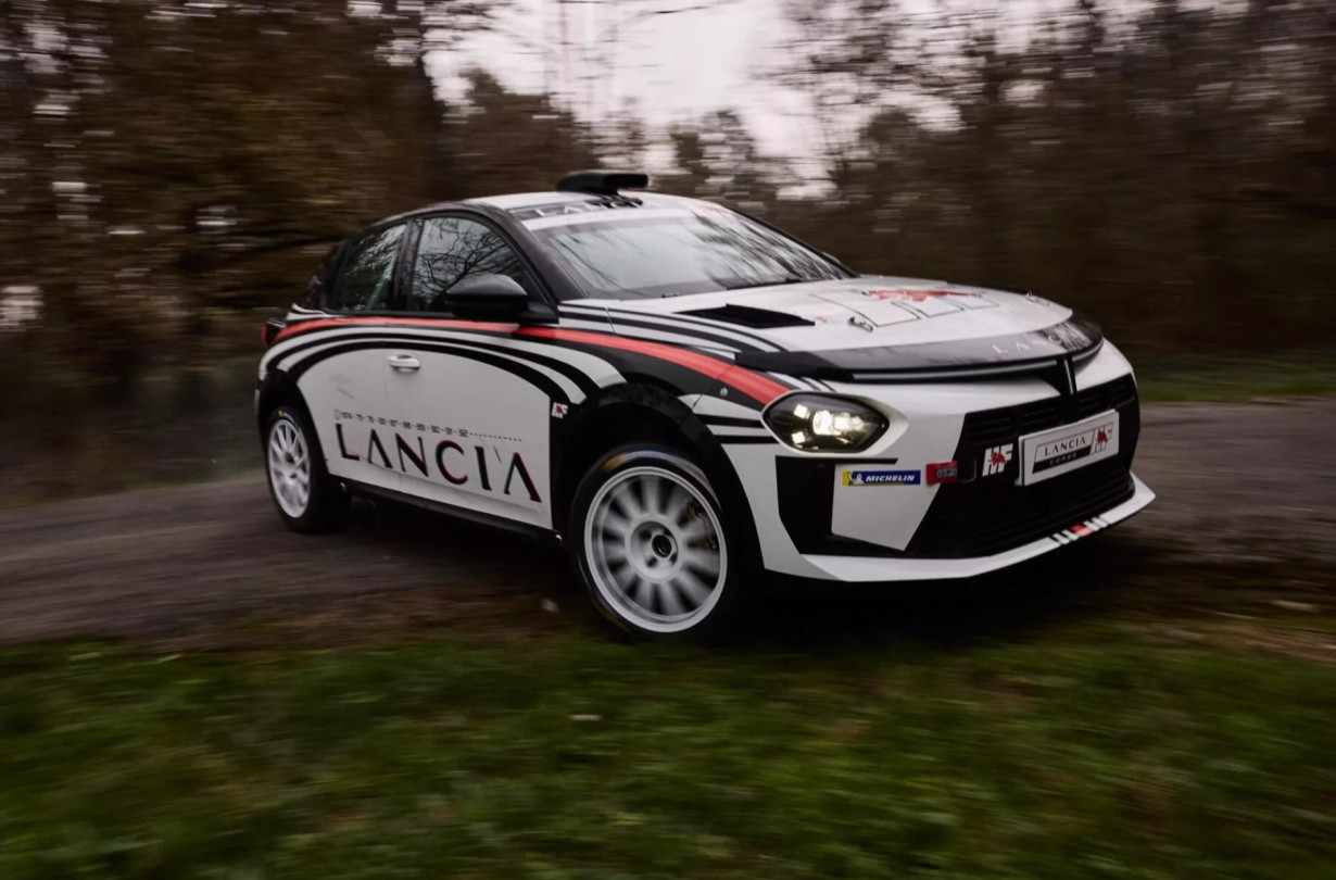Στους ώμους της νέας Lancia Ypsilon Rally 4 HF πέφτει μια βαριά κληρονομία που την απαρτίζουν ονόματα-θρύλοι όπως Stratos, 037, Deltona... Lancia Ypsilon Rally 4 HF
