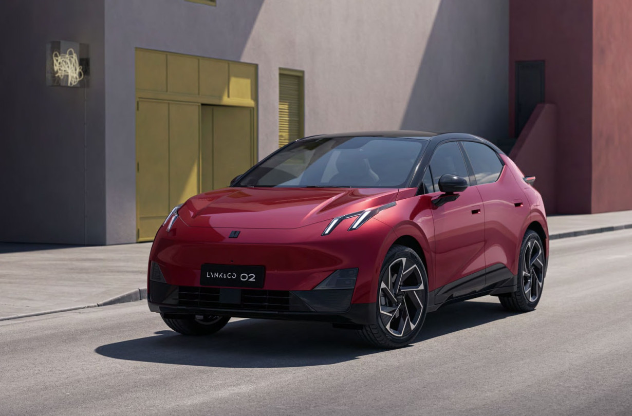 To Lynk & Co 02 θα είναι διαθέσιμο στην ελληνική αγορά το πρώτο τρίμηνο του 2025, ξεκινώντας από τις €35.945 χωρίς την κρατική επιδότηση Lynk & Co 02