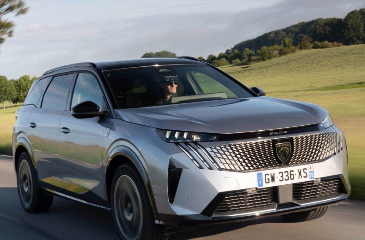 Το νέο Peugeot 5008 στην ήπια υβριδική του έκδοση ξεκινά από τις €39.900 στην έκδοση Allure Peugeot 5008