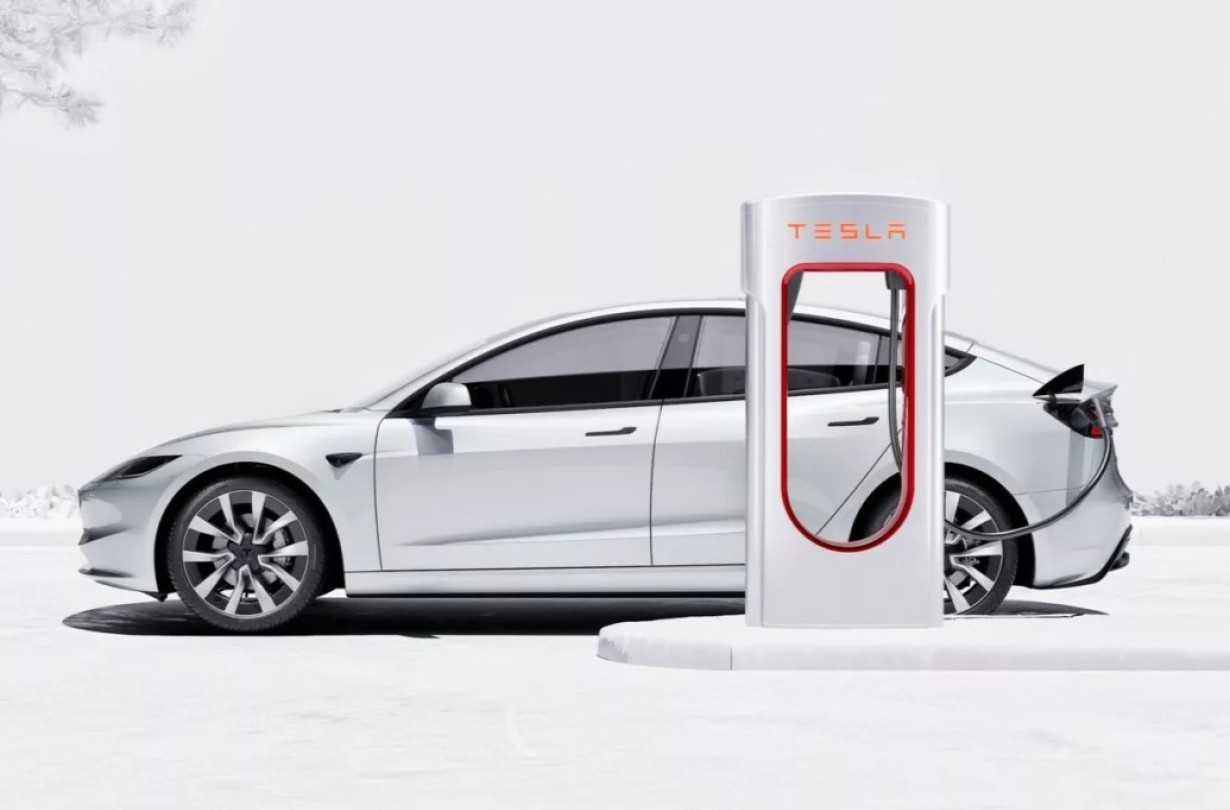 Οι δασμοί κι η έλλειψη επιδότησης είχαν ως αποτέλεσμα το εισαγωγικό Model 3 να είναι ασύμφορο σε σχέση με το πισωκίνητο Long Range. Model 3